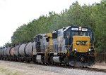 CSX 8569 leads train F728 towards the yard